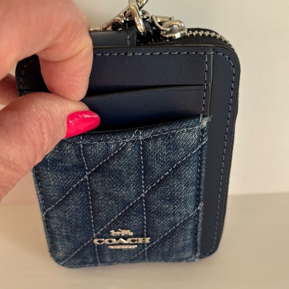 ☀️Coach Denim Quilted Zip Card Case With Chain - Picture 6 of 9